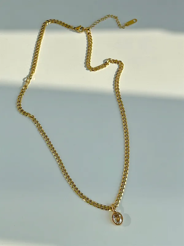 Gold_Oval_Chain_Pendants_For_Women